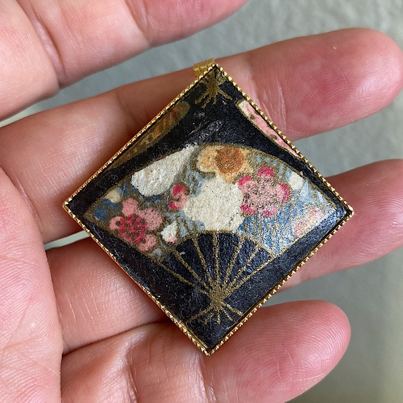 🖤Vtg💕Japanese Paper art brooch - Picture 1 of 8